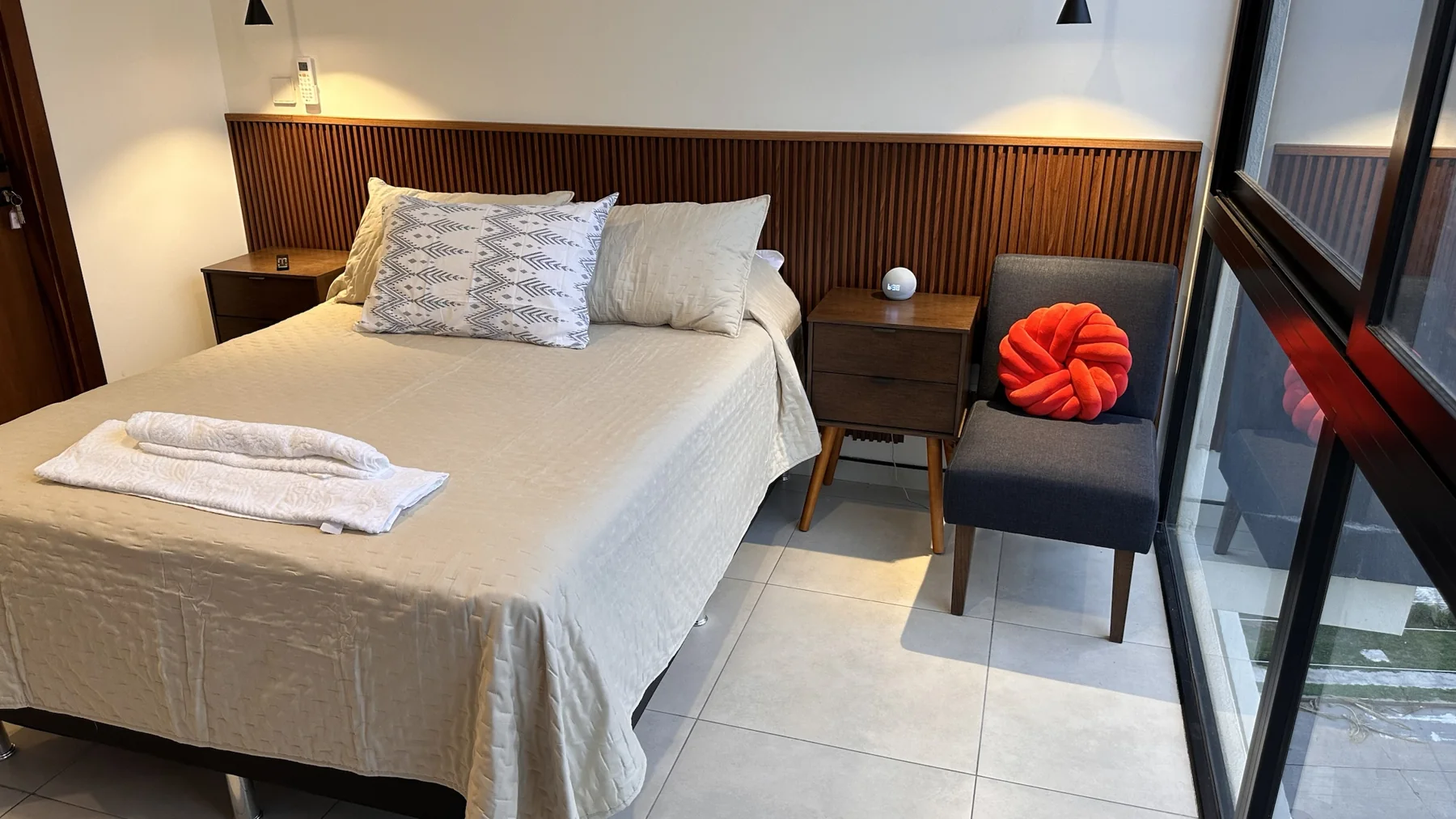Airbnb · Strato
