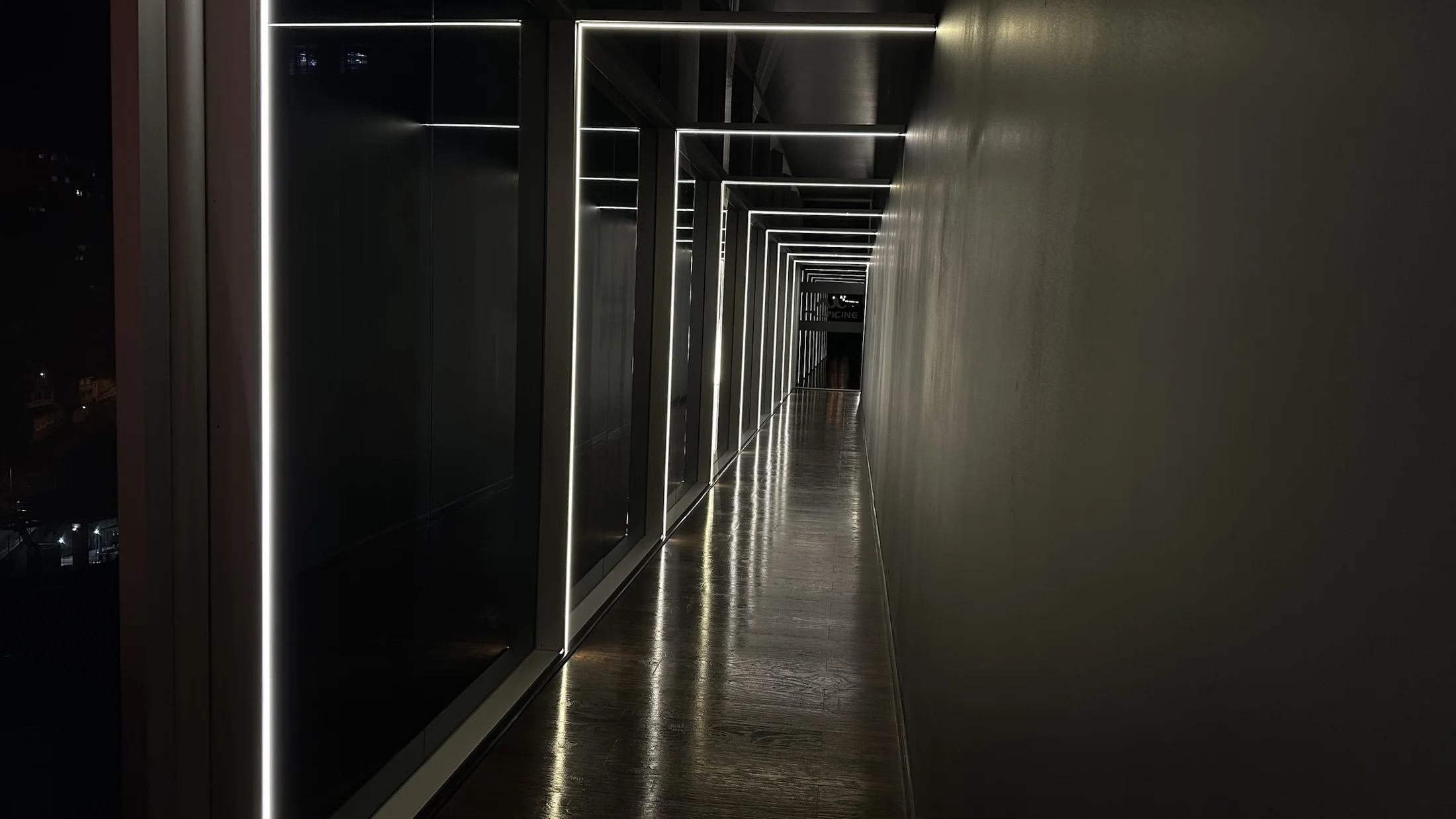 La luz también construye recorridos.